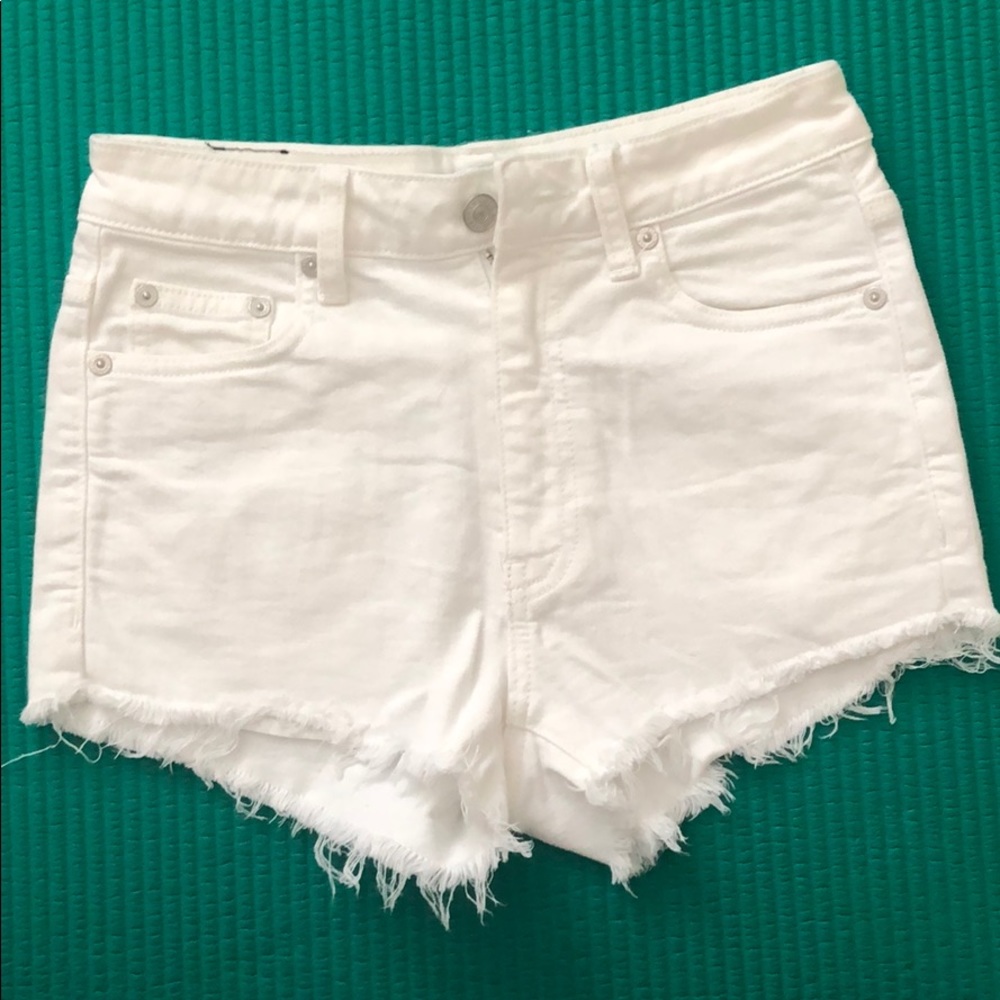 Aritzia jean shorts in white, size 26